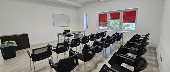 NOLEGGIO AULE CORSI: SPAZI PROFESSIONALI PER OGNI ESIGENZA NOLEGGIO AULE CORSI: SPAZI PROFESSIONALI PER OGNI ESIGENZA